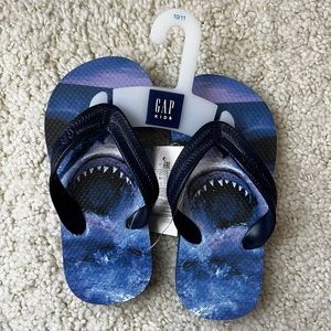 new Gap shark sandals flip flops thongs slippers 2 pairs bundle jaws 10/11 12/13